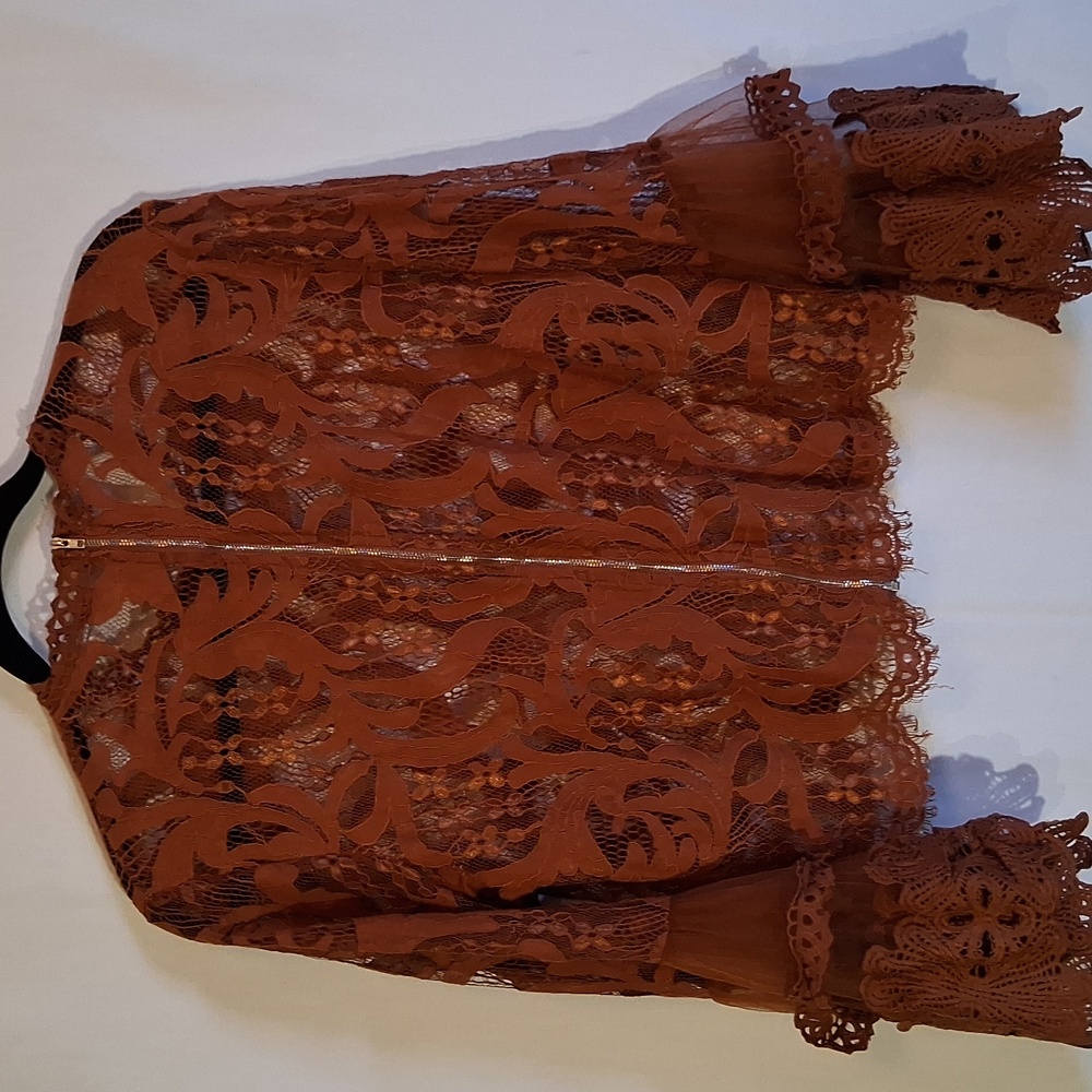 ViVI Rust Lace Blouse - Picture 6 of 6